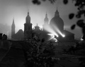 Salzburger Dom und Franziskanerkirche bei Nacht (1979)